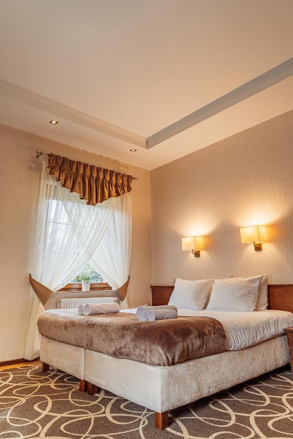 Hotel Dwor Choiny Kazimierówka Kültér fotó