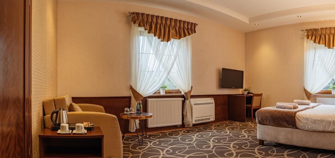 Hotel Dwor Choiny Kazimierówka Kültér fotó