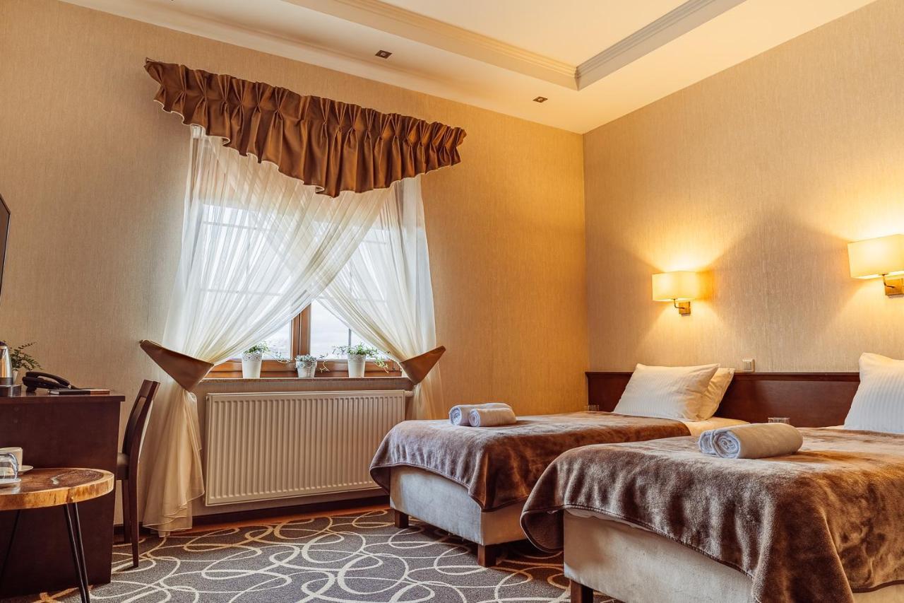 Hotel Dwor Choiny Kazimierówka Kültér fotó