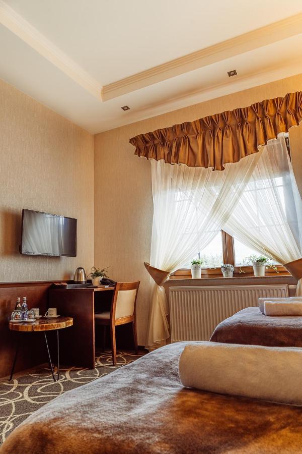 Hotel Dwor Choiny Kazimierówka Kültér fotó