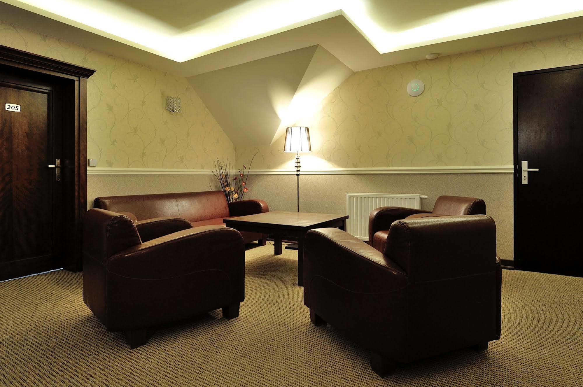 Hotel Dwor Choiny Kazimierówka Kültér fotó