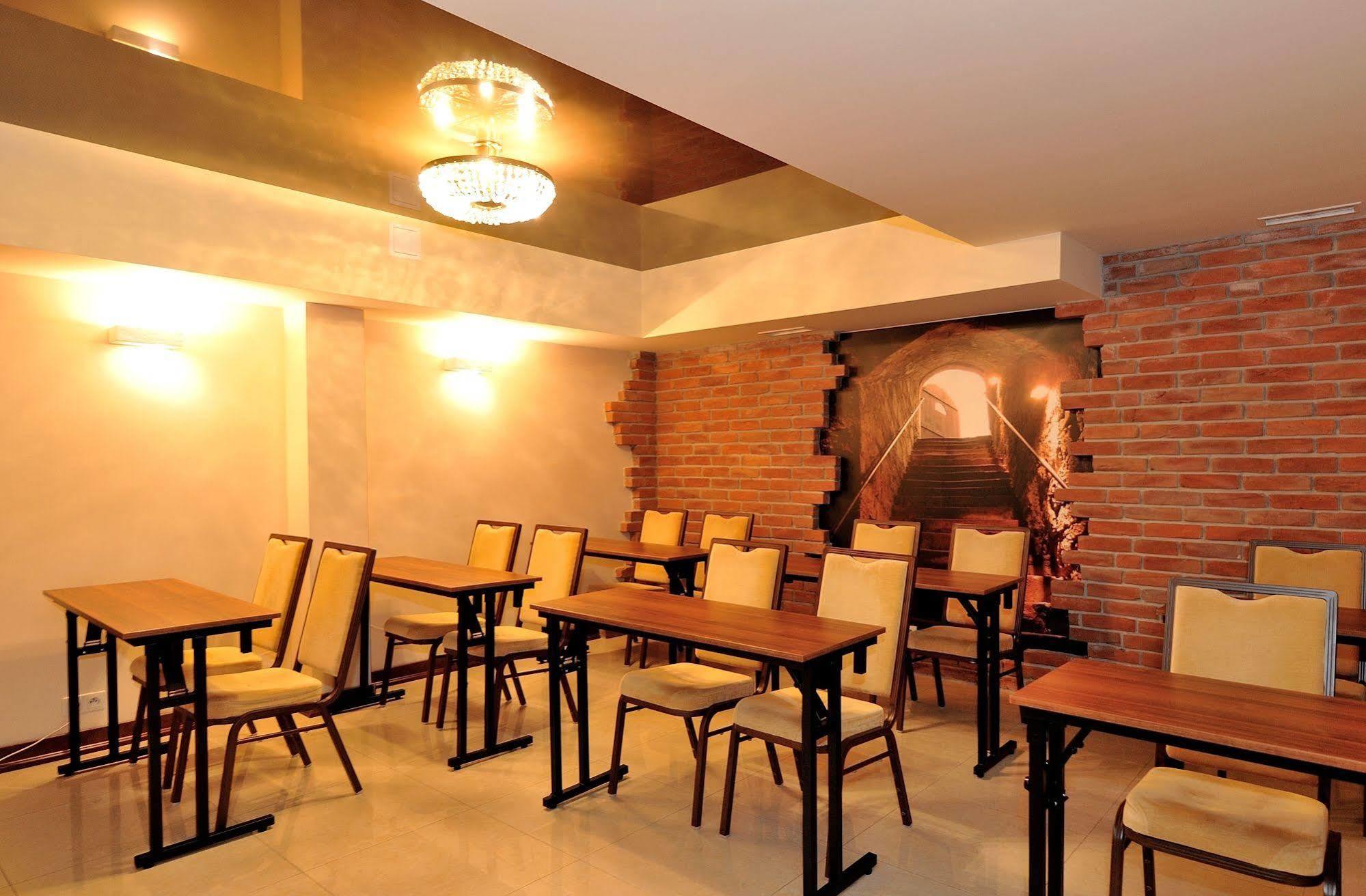 Hotel Dwor Choiny Kazimierówka Kültér fotó