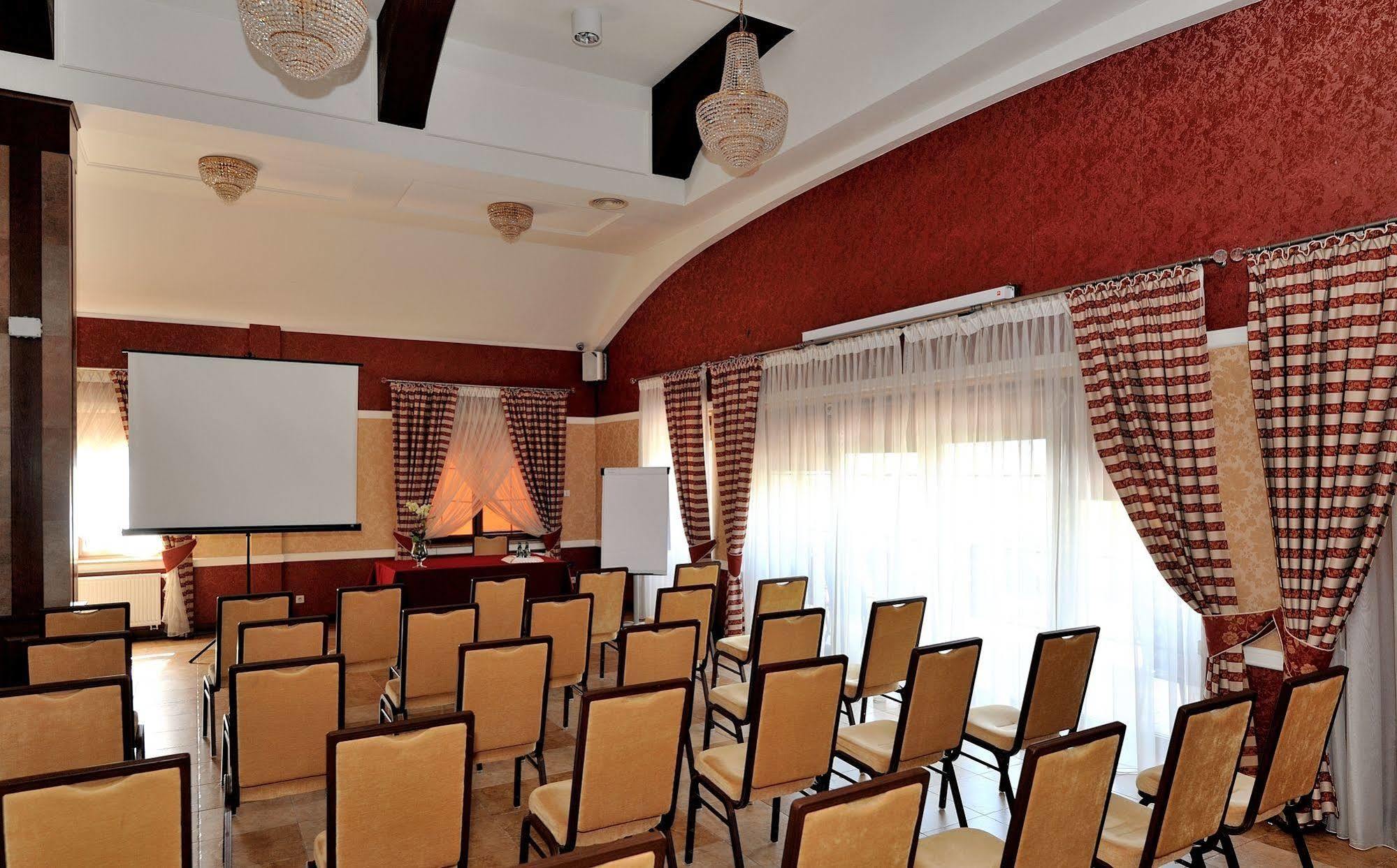 Hotel Dwor Choiny Kazimierówka Kültér fotó