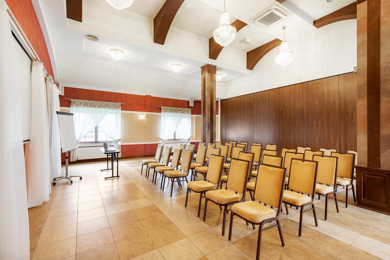 Hotel Dwor Choiny Kazimierówka Kültér fotó