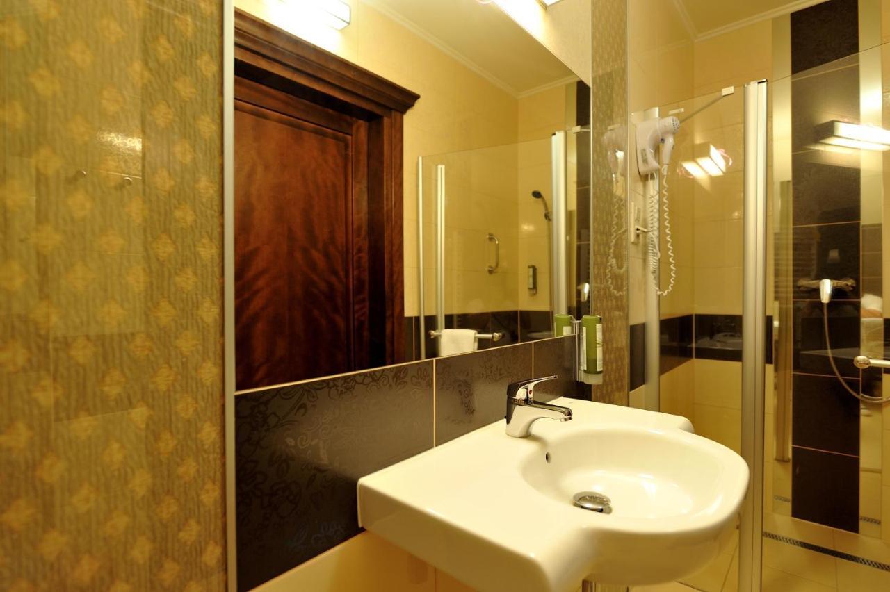 Hotel Dwor Choiny Kazimierówka Kültér fotó