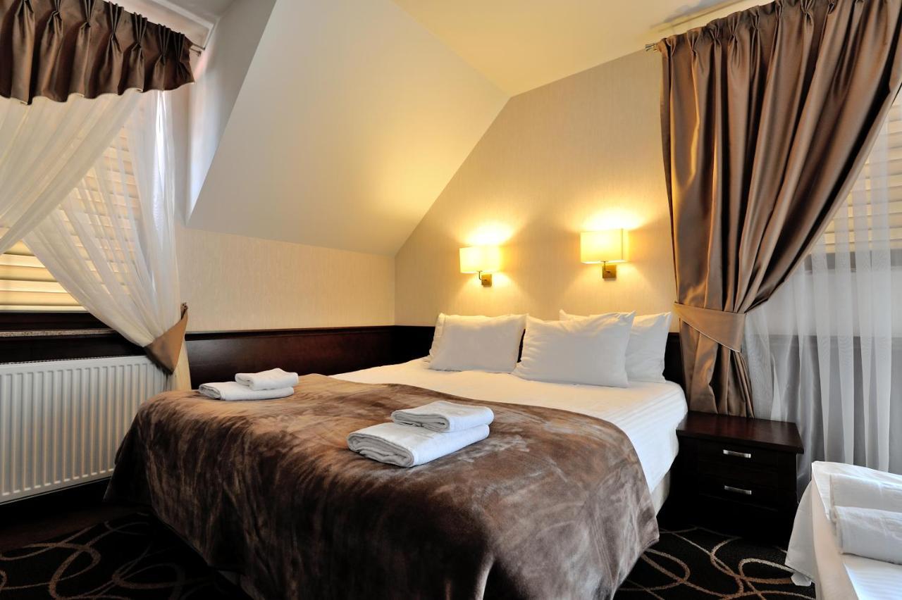 Hotel Dwor Choiny Kazimierówka Kültér fotó