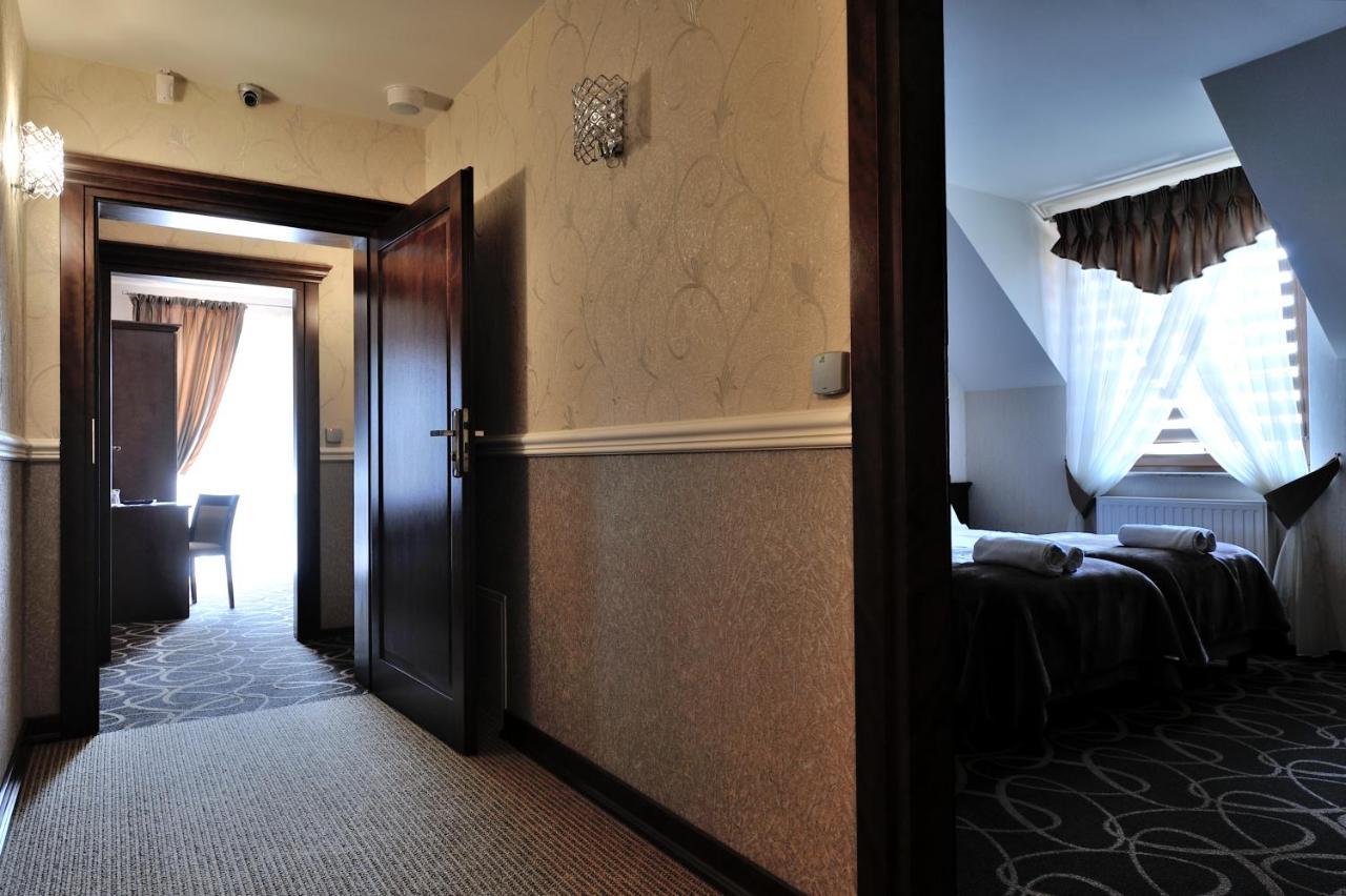 Hotel Dwor Choiny Kazimierówka Kültér fotó