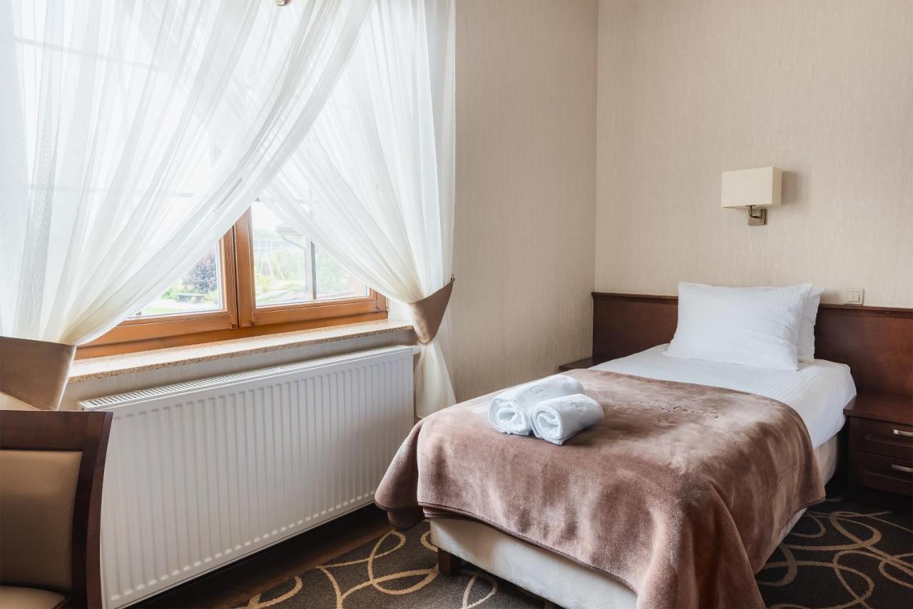 Hotel Dwor Choiny Kazimierówka Kültér fotó