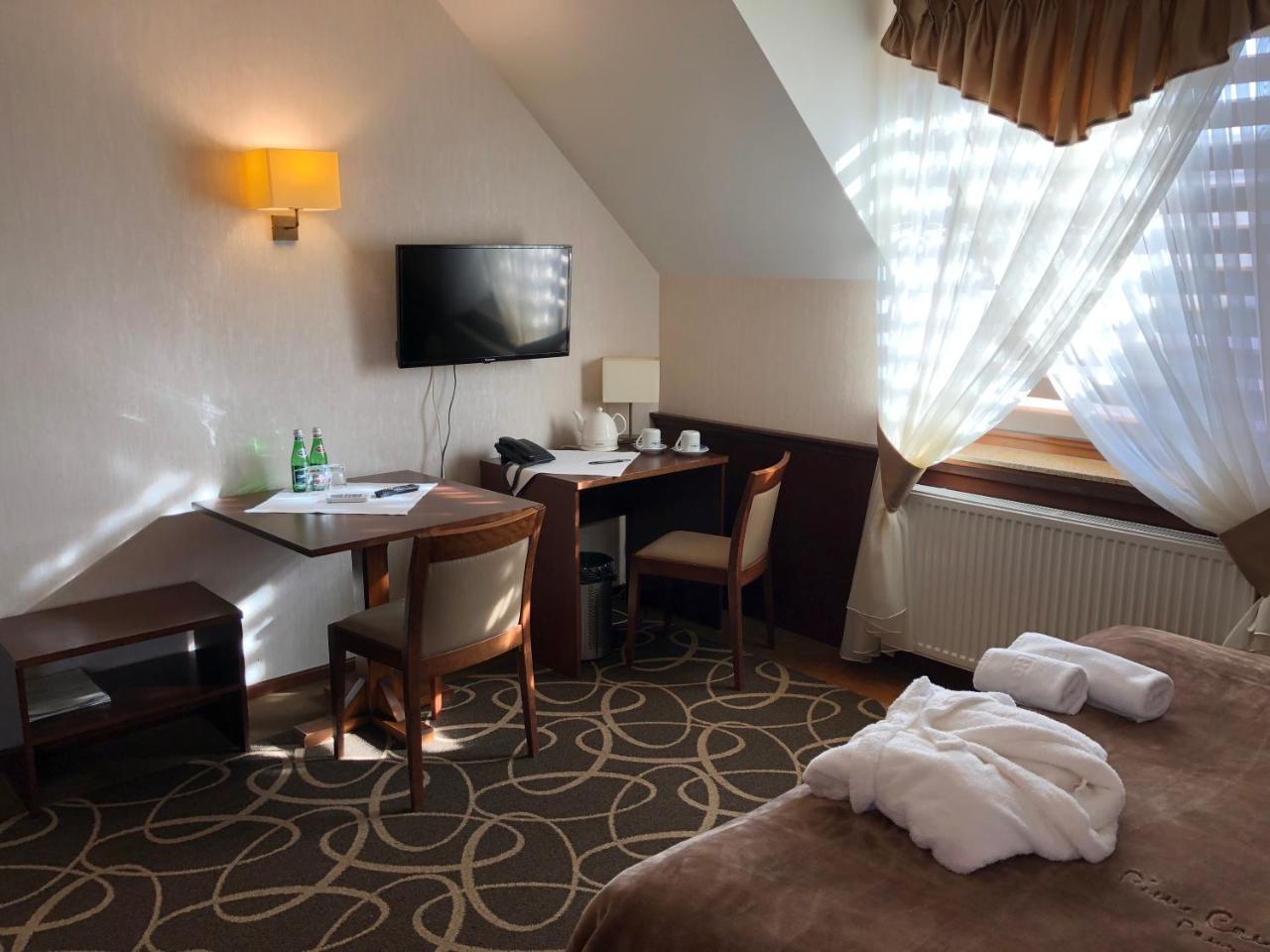 Hotel Dwor Choiny Kazimierówka Kültér fotó